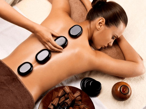 Cần lưu ý một số điều khi sử dụng liệu pháp massage đá nóng