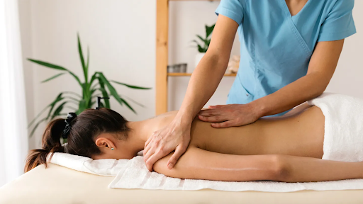 Không gian quán massage cần được đảm bảo sạch sẽ và khử trùng định kỳ