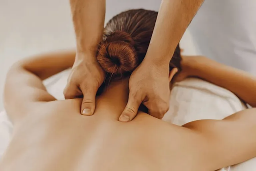 Lưu ý để massage bằng miệng an toàn