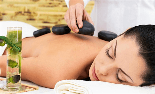 Massage đá nóng