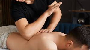 Các lợi ích cách massage lưng cho nam giới