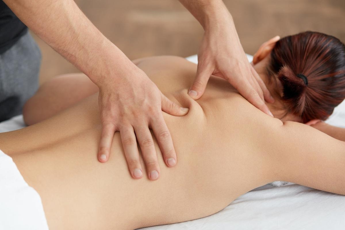 Massage bấm huyệt Shiatsu Nhật Bản