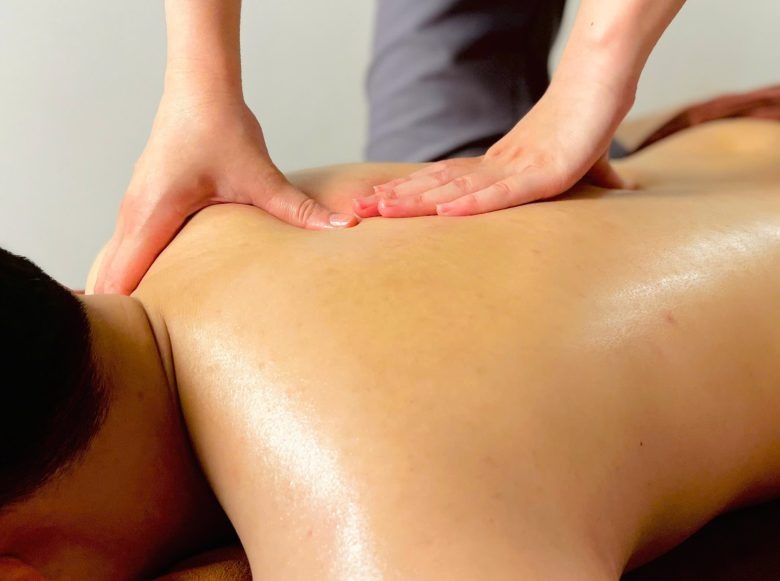 Nên tắm trước hay sau khi massage?