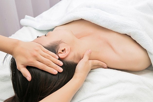 Cách massage cho người yêu vùng vai