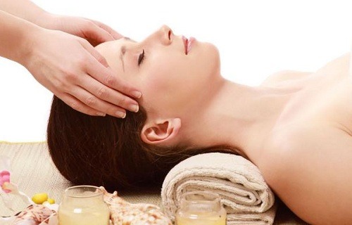 Cách massage cho người yêu vùng đầu và cổ