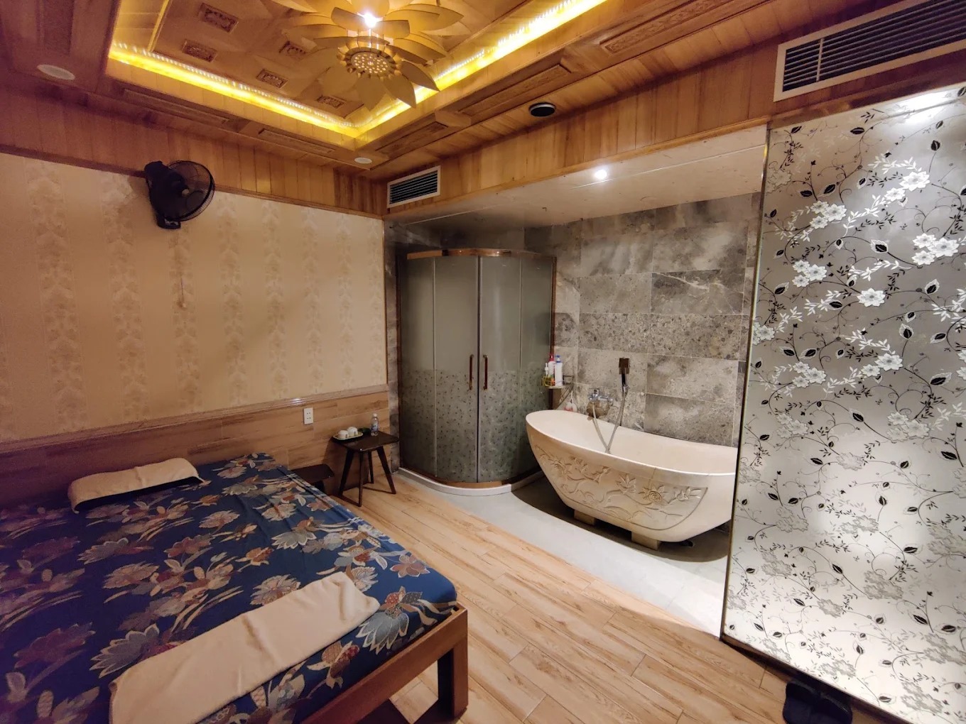 Massage Mưa Hồng