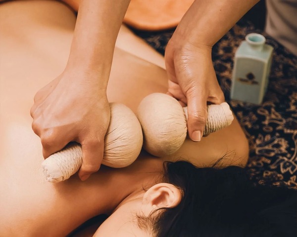 Massage body thảo dược
